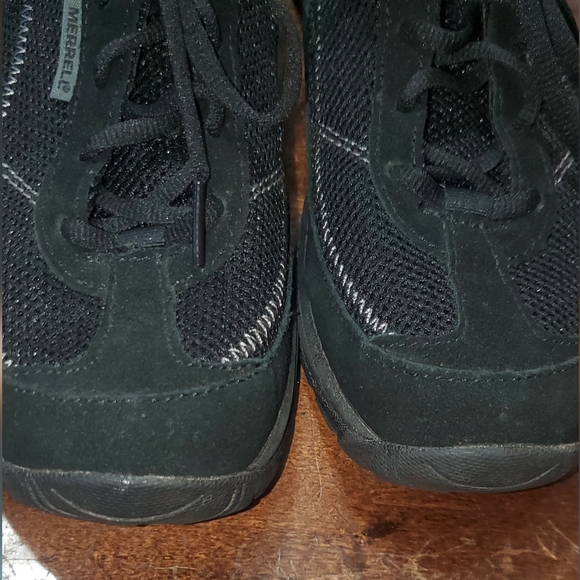 Merrell Black and Red Women's Size 7.5 Sneakers. - Picture 8 of 9